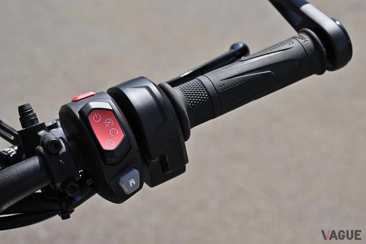 トライアンフ新型「スピードトリプル1200RS」