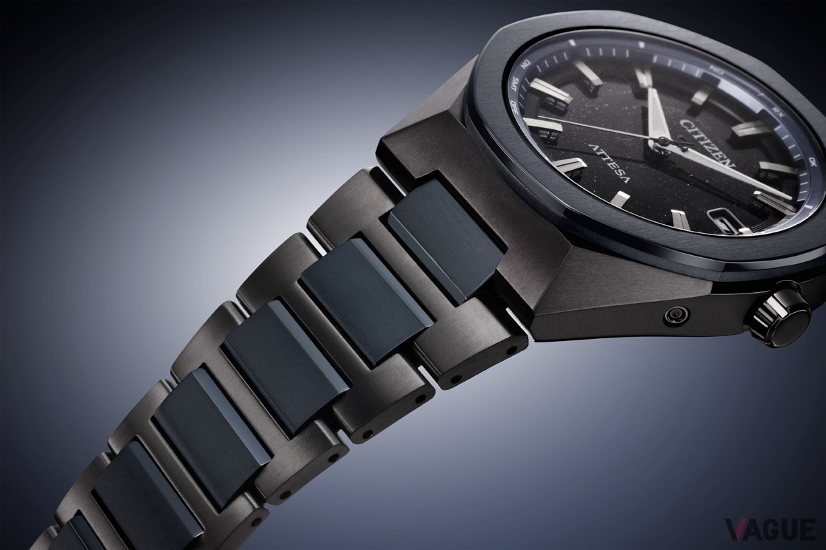 ベゼルと中駒に配されたデュラテクトDLCブルー