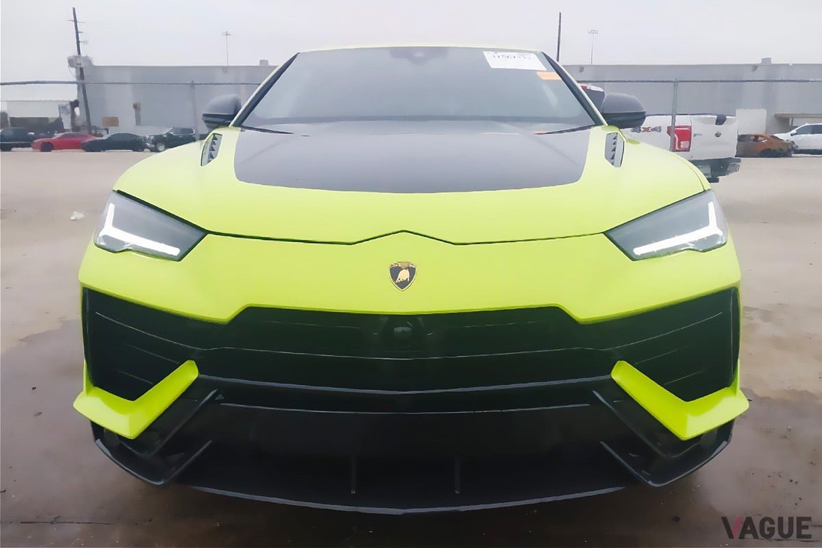 車両識別番号が切り取られたランボルギーニ「ウルス ペルフォルマンテ」。走行距離はわずか52マイル（C）Insurance Auto Auctions, Inc.