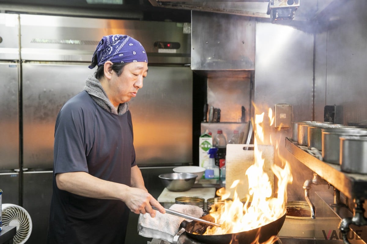 暑い季節になったので、冷やし中華を始めました。9月の後半ぐらいまでの予定です（店主の浜口さん）