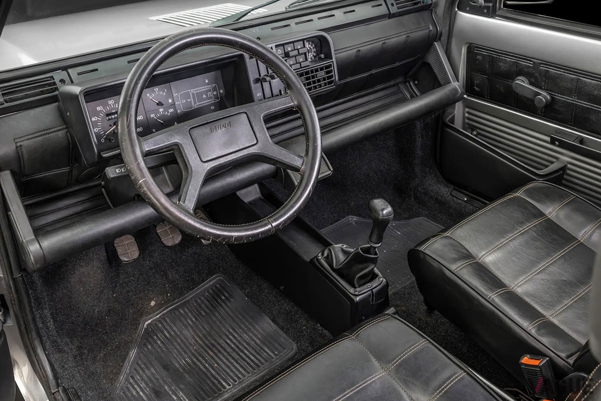 同時出品された1986年式のフィアット「パンダ4×4」（C）RMサザビーズ