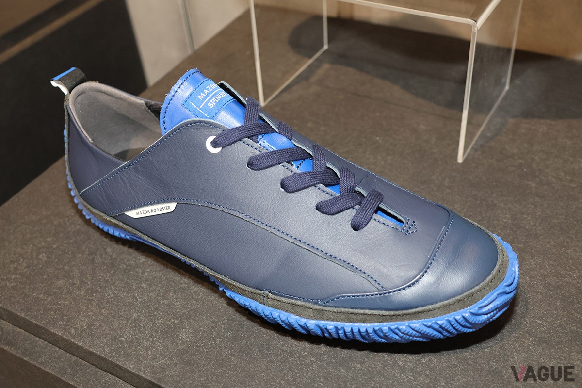 マツダのカーデザイナーが線を引き、広島のシューズブランド・スピングルとのコラボで製品化したスニーカー「SP-MX5」