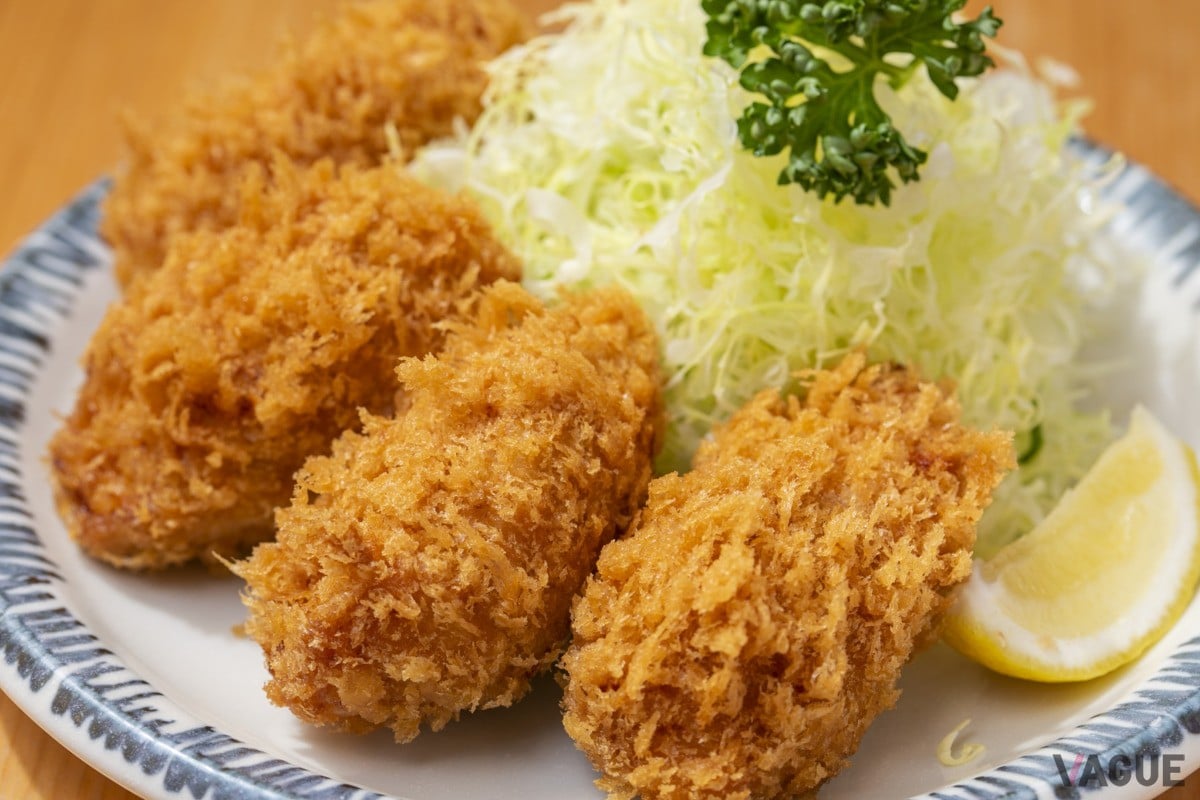 ヒレカツ2,900円。定食の場合ゴハン、お味噌汁、お新香がついて3,400円になる。