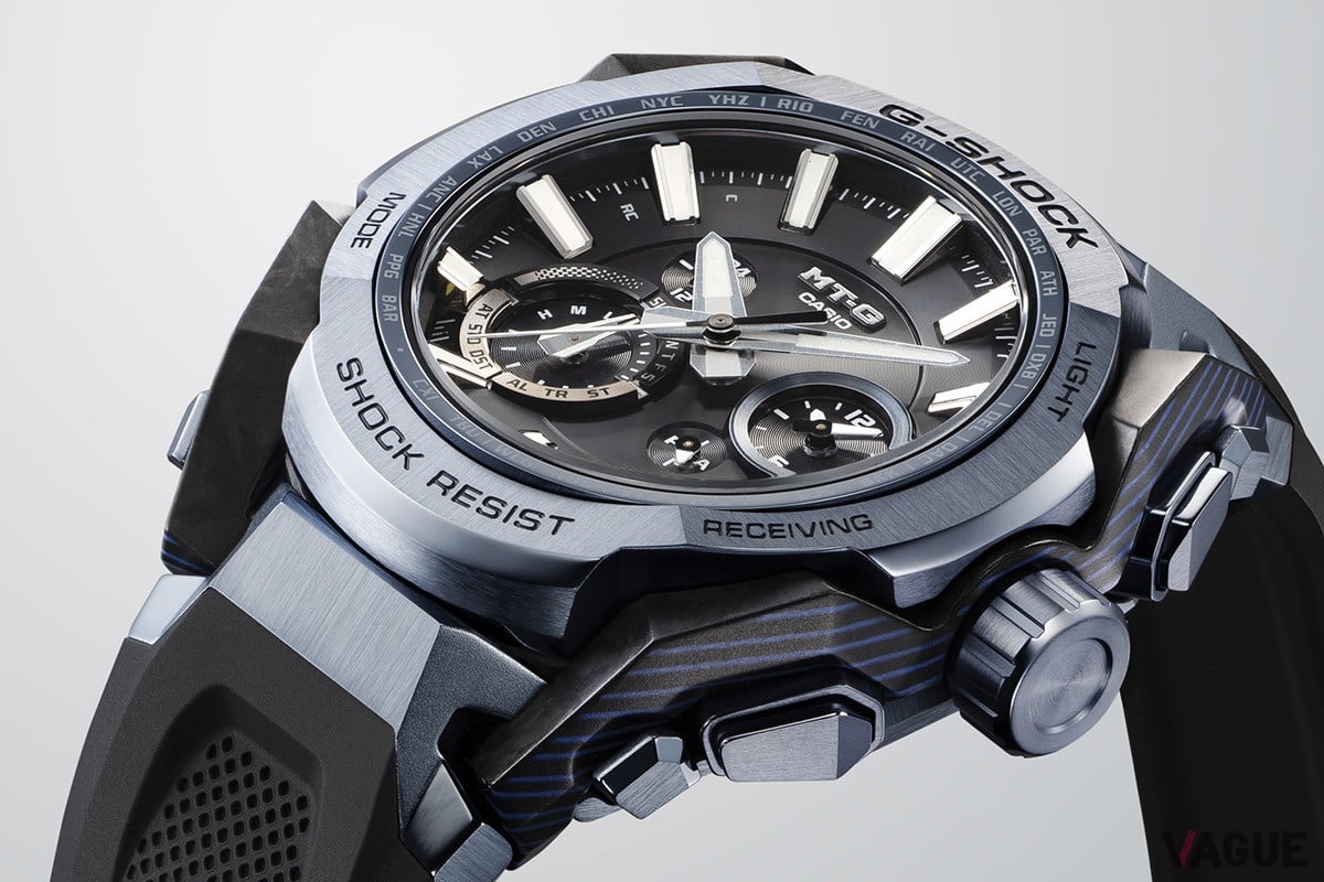 上面のベゼルパーツはステンレススティール製。熟練の技術を要するザラツ研磨をはじめ、丁寧に施された表面仕上げが立体感を際立たせる