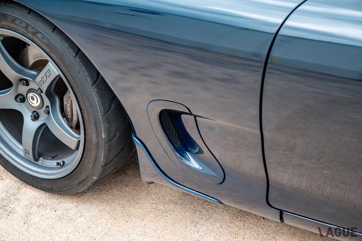 米国オークションに登場した、EV化されたマツダFD型「RX-7」