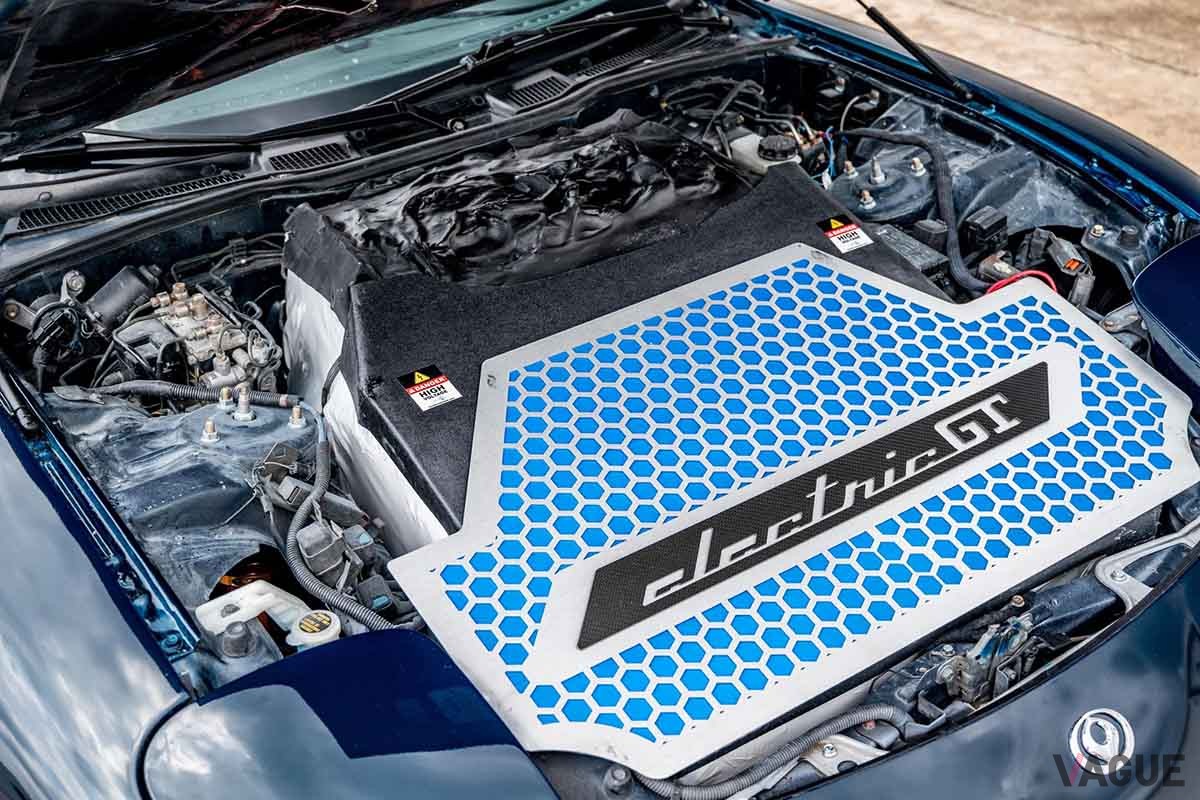 米国オークションに登場した、EV化されたマツダFD型「RX-7」