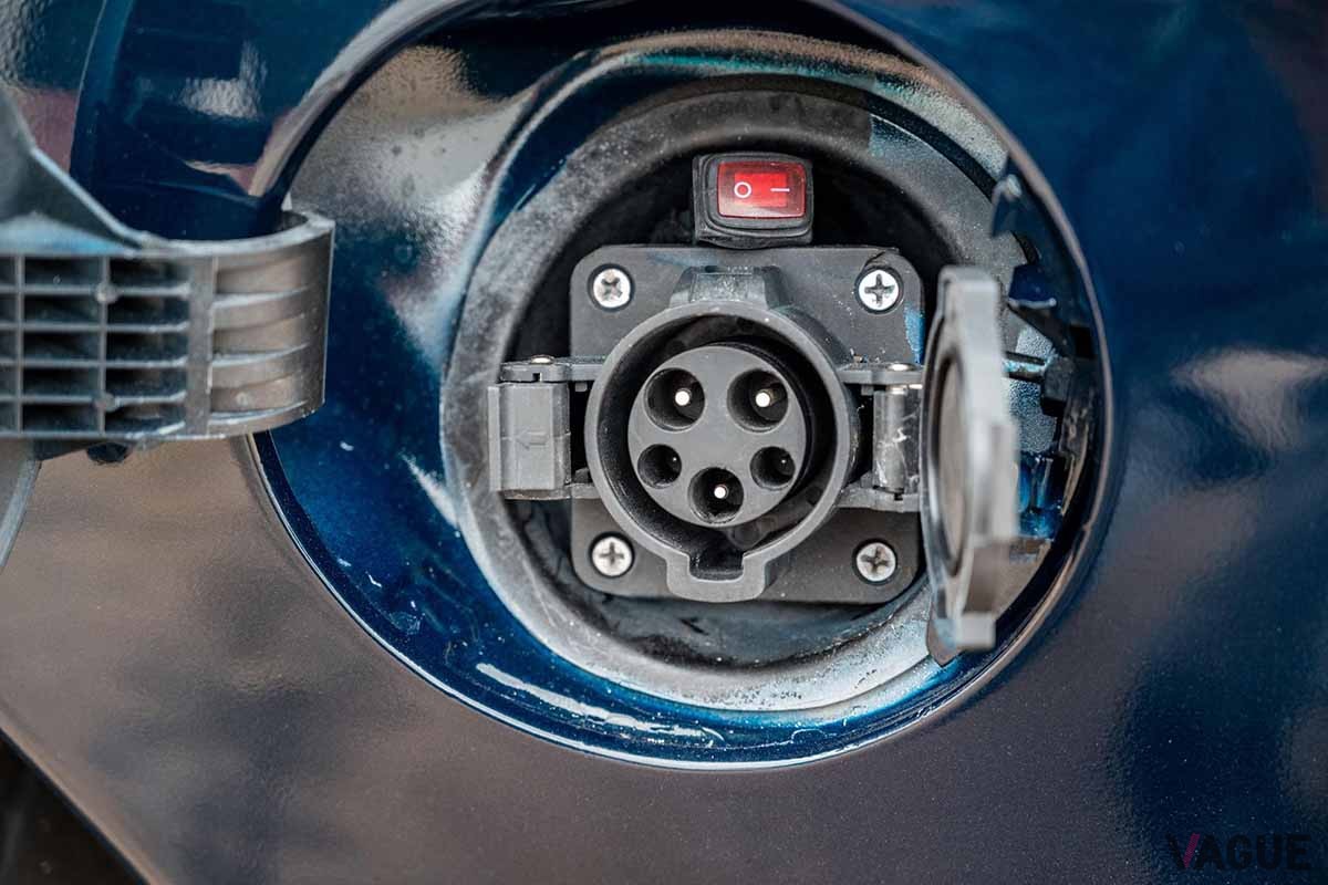 米国オークションに登場した、EV化されたマツダFD型「RX-7」