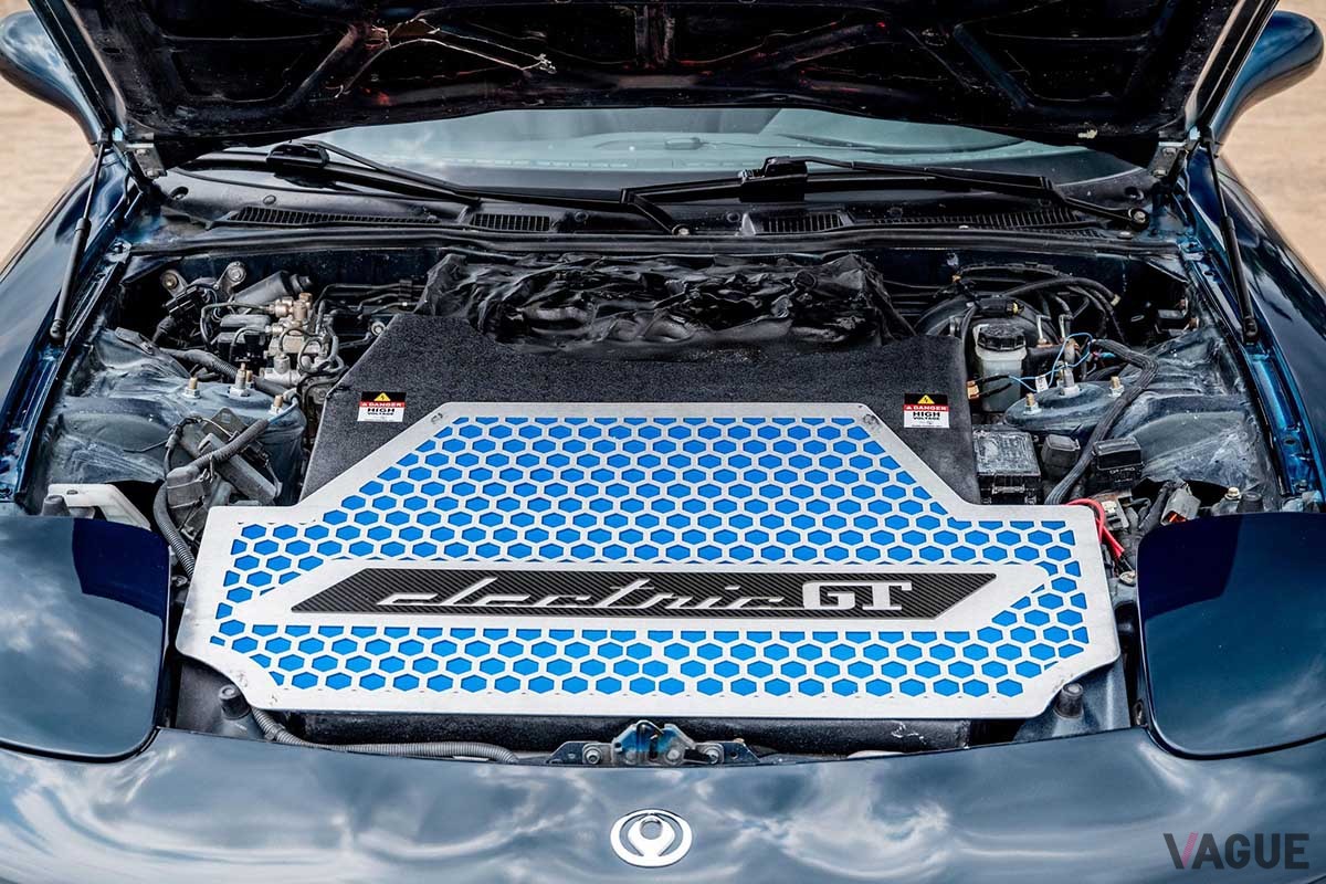 米国オークションに登場した、EV化されたマツダFD型「RX-7」
