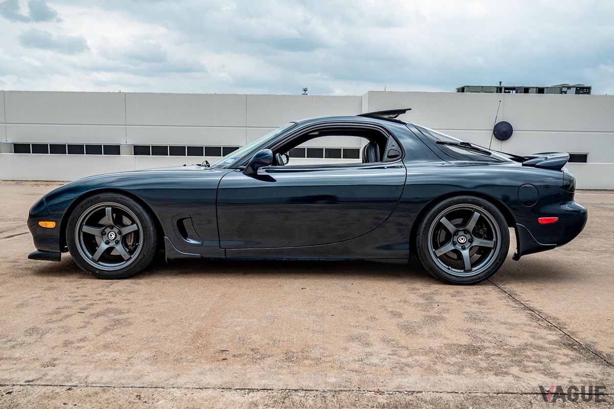 米国オークションに登場した、EV化されたマツダFD型「RX-7」