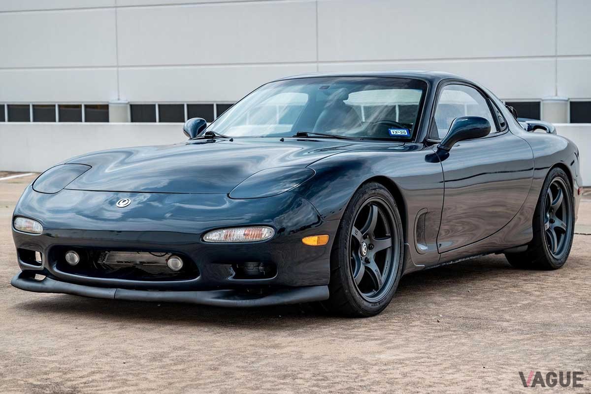 米国オークションに登場した、EV化されたマツダFD型「RX-7」