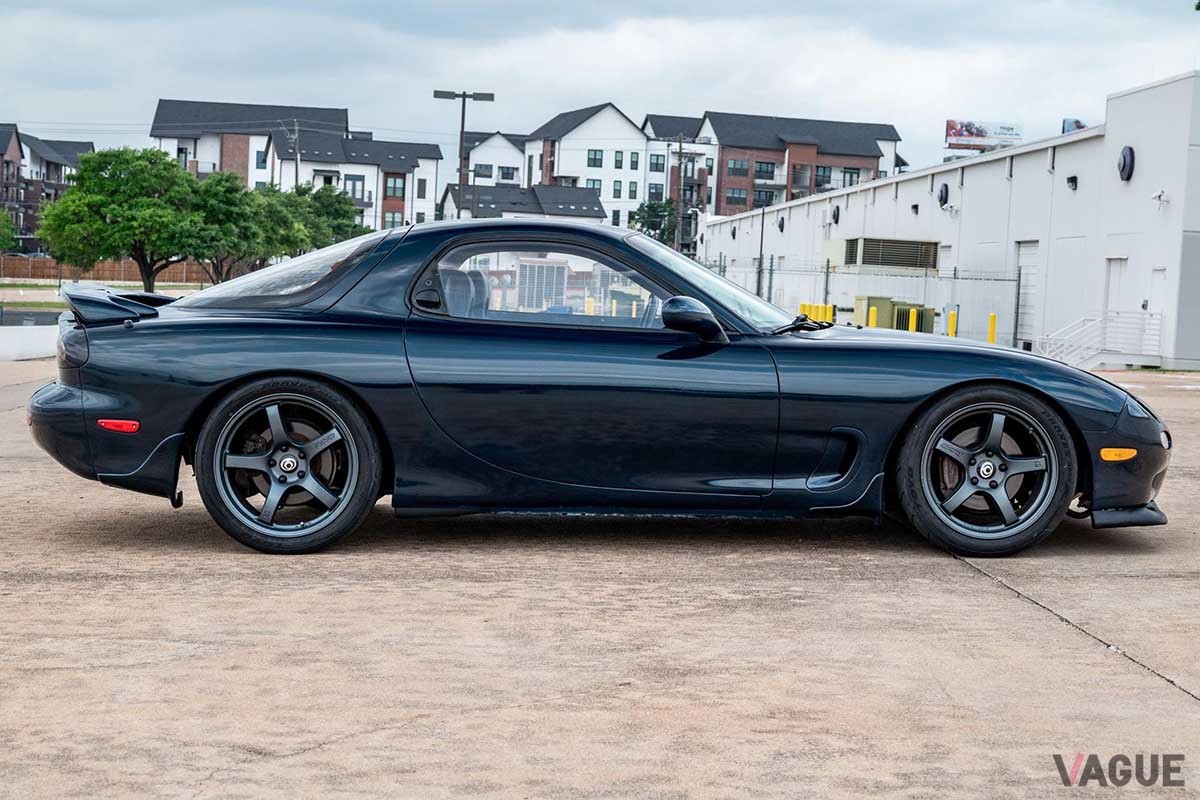 米国オークションに登場した、EV化されたマツダFD型「RX-7」