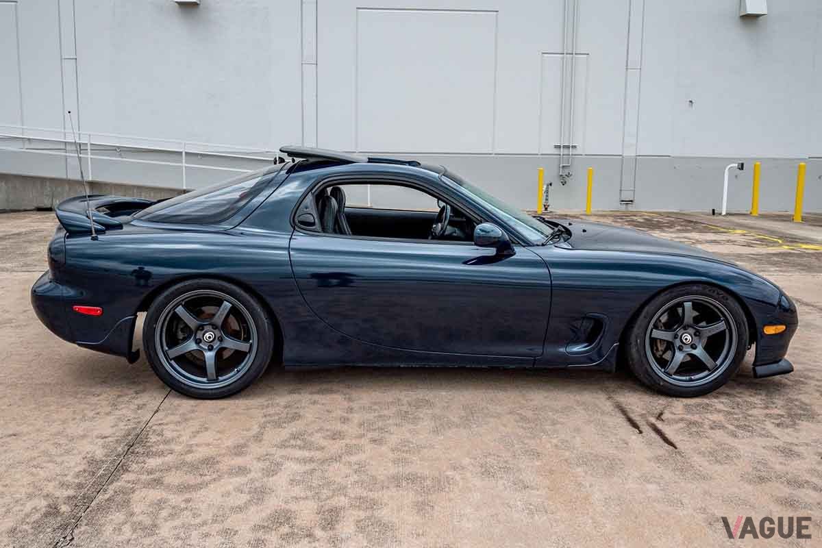 米国オークションに登場した、EV化されたマツダFD型「RX-7」