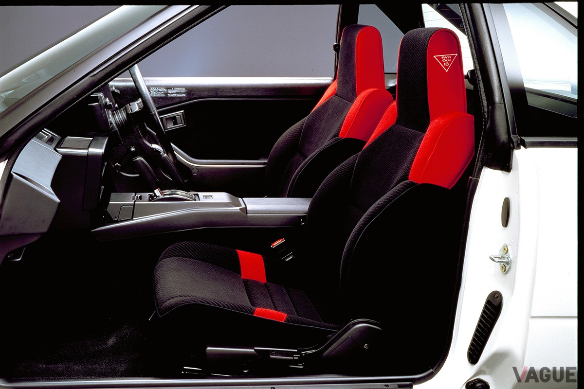 1984年（昭和59年）6月8日に発売されたトヨタ初代「MR2」