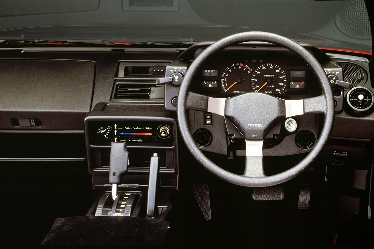 1984年（昭和59年）6月8日に発売されたトヨタ初代「MR2」