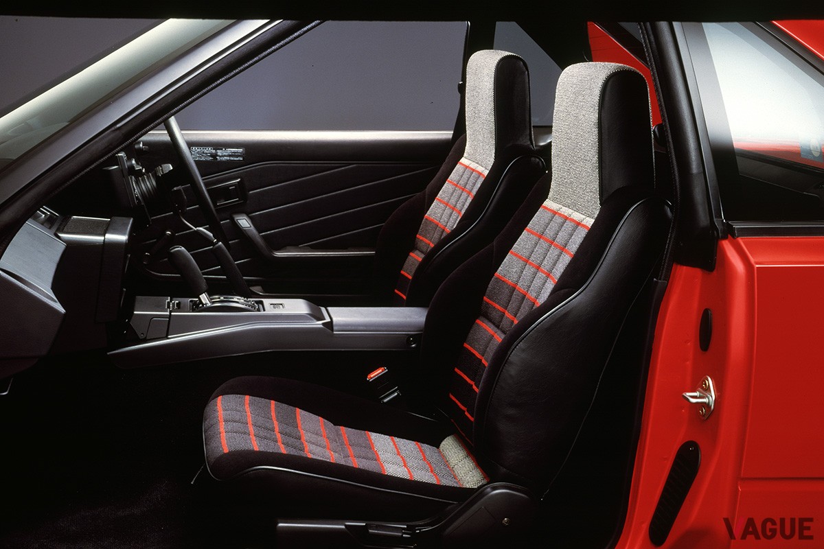 1984年（昭和59年）6月8日に発売されたトヨタ初代「MR2」