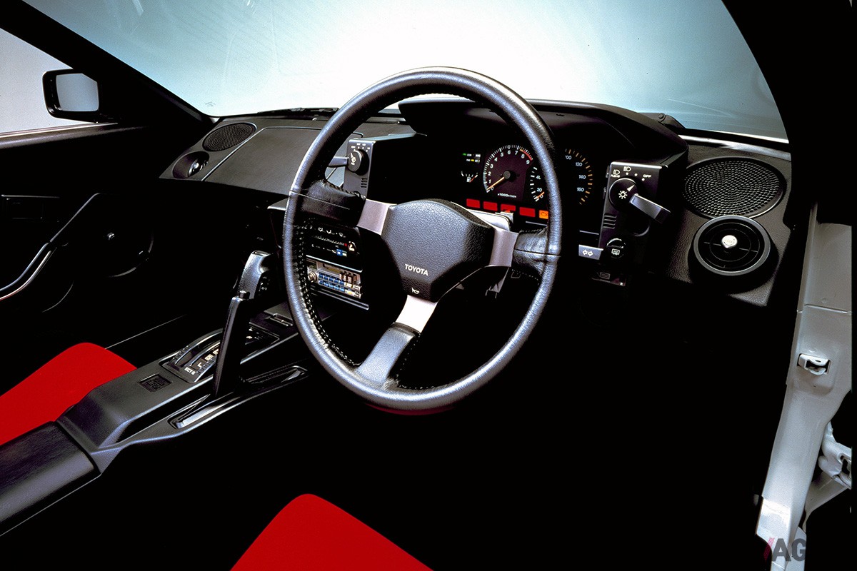 1984年（昭和59年）6月8日に発売されたトヨタ初代「MR2」