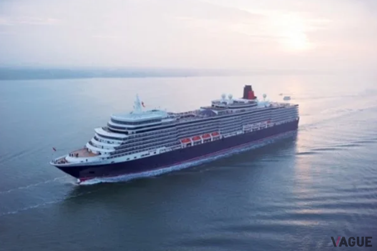 クイーン・エリザベス。全長294m、全幅32.2m、総トン数9万900トン、乗客定員2081名の客船だ