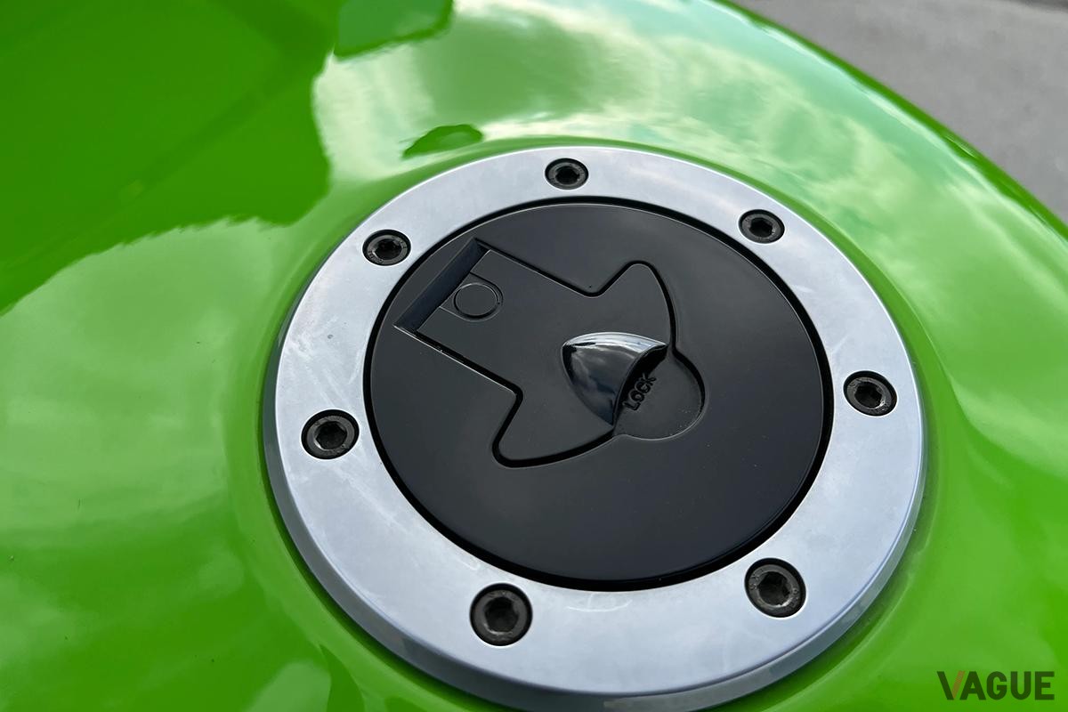 米国オークションに登場した2002年式カワサキ「ニンジャZX-7R」