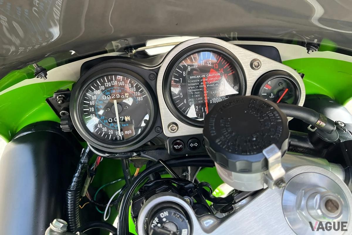 米国オークションに登場した2002年式カワサキ「ニンジャZX-7R」