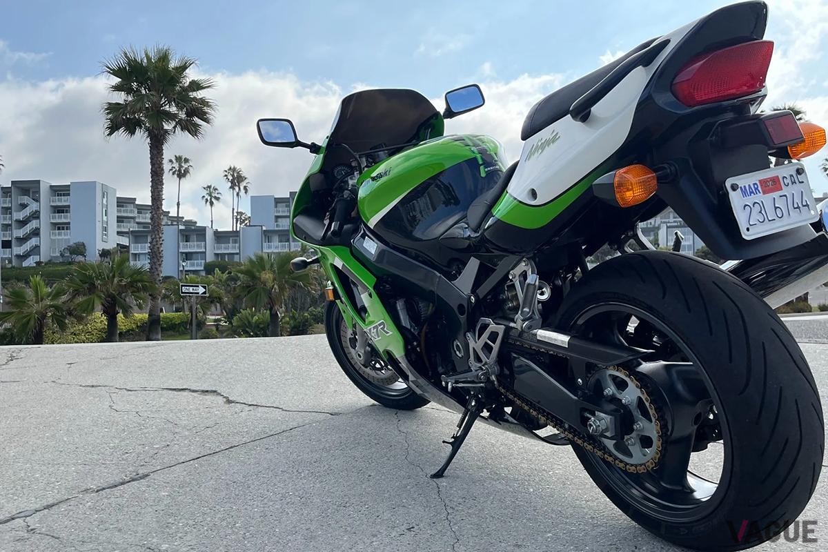 米国オークションに登場した2002年式カワサキ「ニンジャZX-7R」