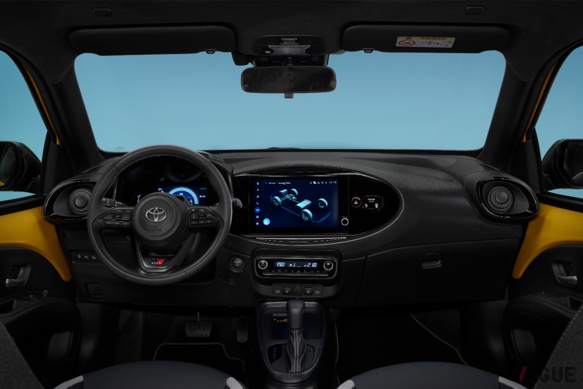 トヨタ新型「アイゴXハイブリッドGRスポーツ」