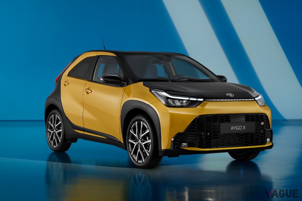 トヨタ新型「アイゴXハイブリッドGRスポーツ」