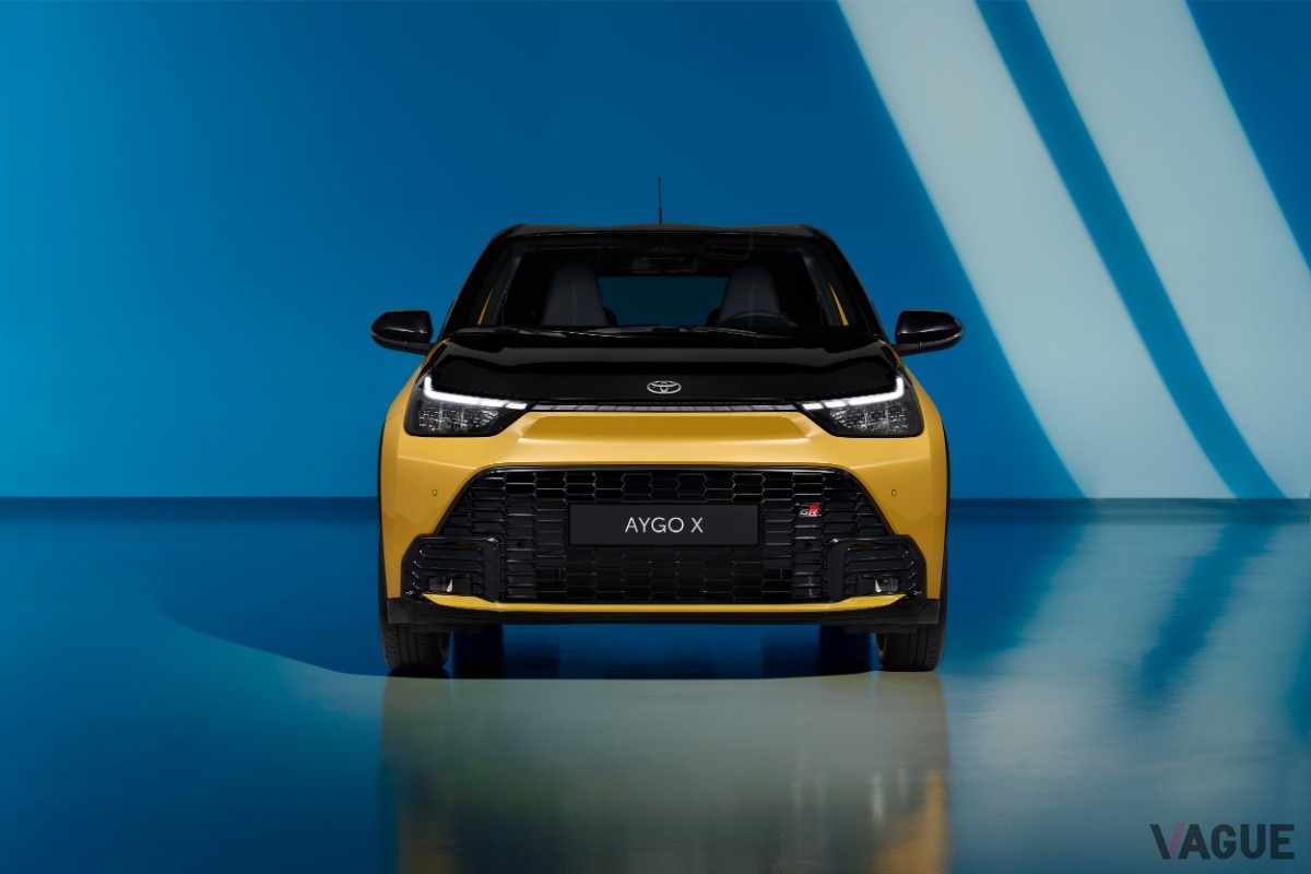 トヨタ新型「アイゴXハイブリッドGRスポーツ」