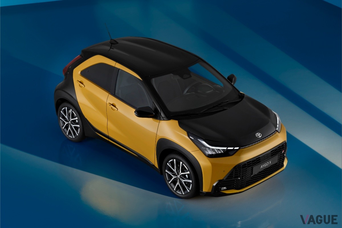 トヨタ新型「アイゴXハイブリッドGRスポーツ」