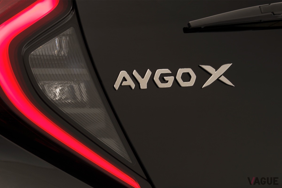 トヨタ新型「アイゴXハイブリッド」