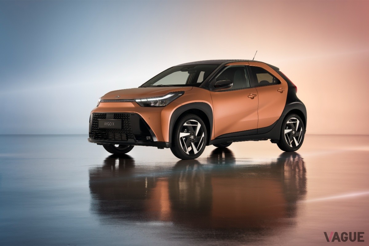 トヨタ新型「アイゴXハイブリッド」
