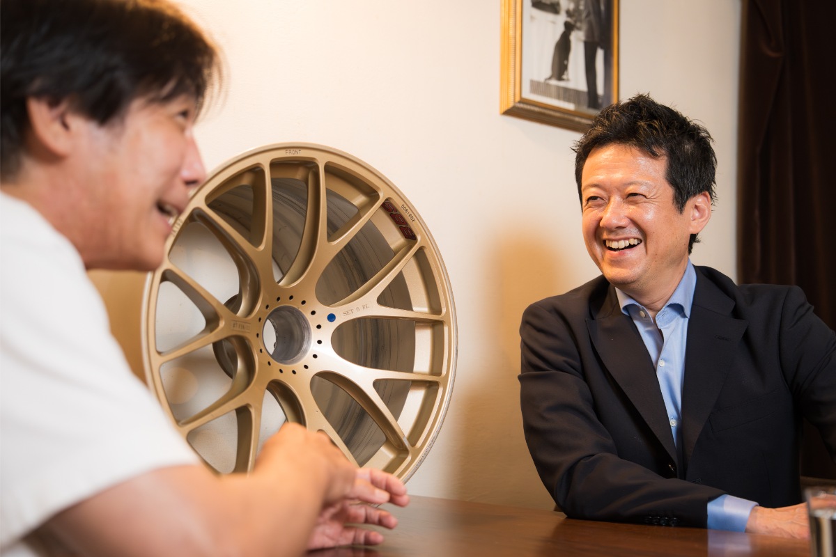 モータースポーツの現場にも足を運び、現場主義を貫くBBSジャパン 代表取締役社長・新田孝之さん