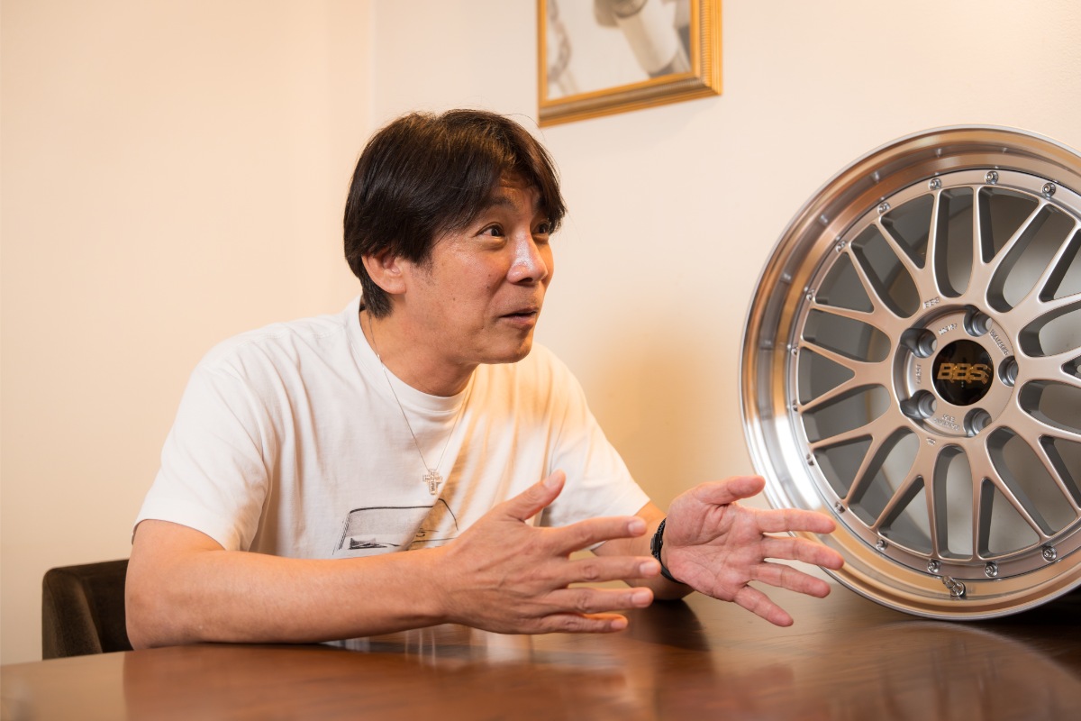 BMWチューニングカルチャーをけん引し続けるスタディ会長・鈴木“BOB”康昭さん。BBSへの信頼は創業当初から変わらない