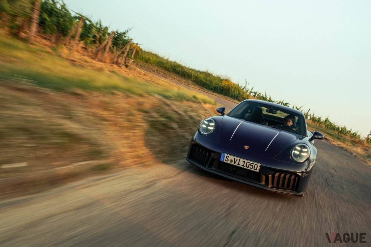 フェラガモとポルシェが手がけた、イタリア限定の特別仕様車「911カレラ4 GTS」