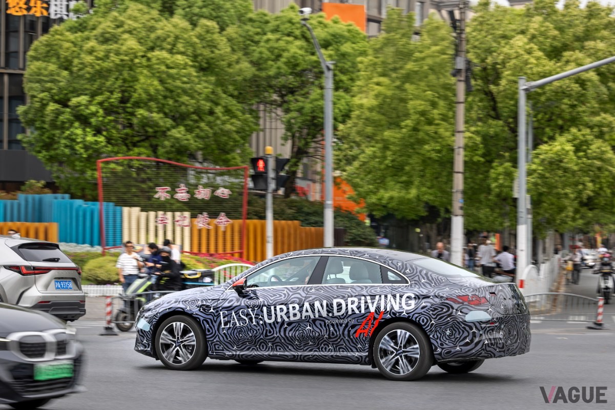 都市の複雑な交通状況にも対応する、最新運転支援を搭載したメルセデス・ベンツ新型「CLA L」
