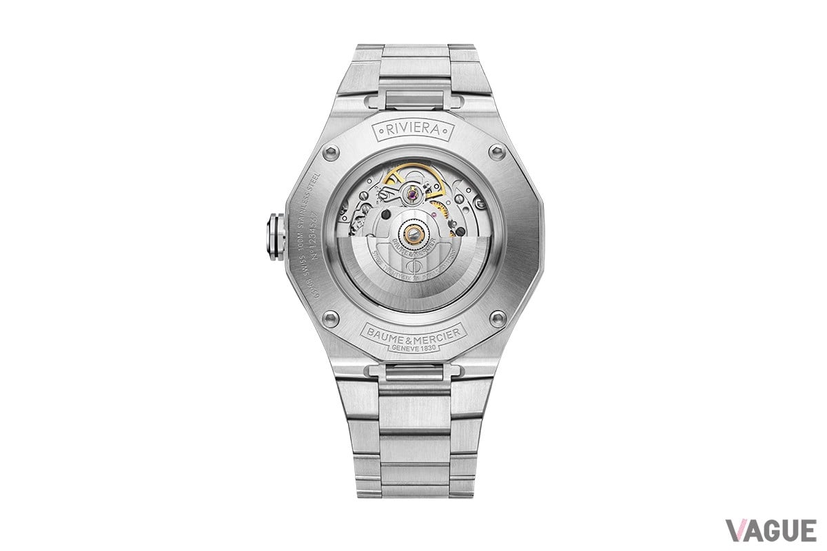 自動巻き（SW200）ムーブメント搭載でシースルーバック仕様。裏蓋も4つのビスにより装飾させる