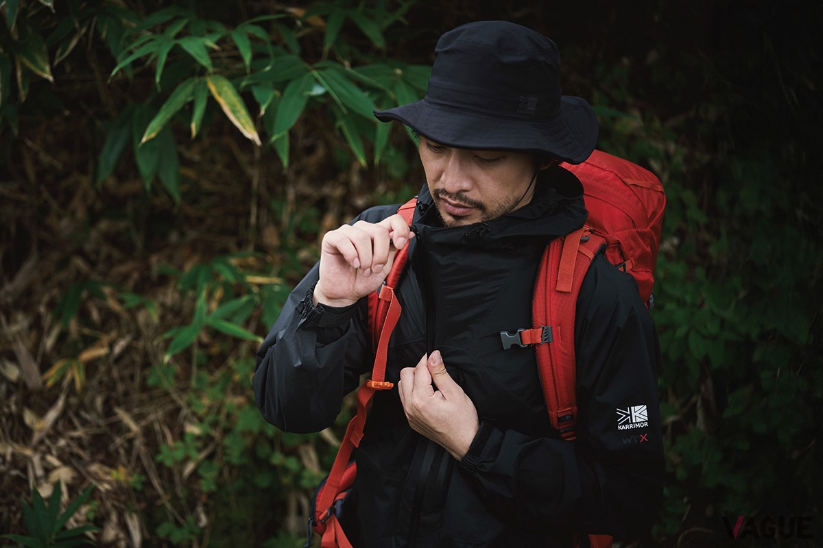 雨のアウトドアで活躍するレインアイテムは、梅雨時の通勤や街歩きでも使える