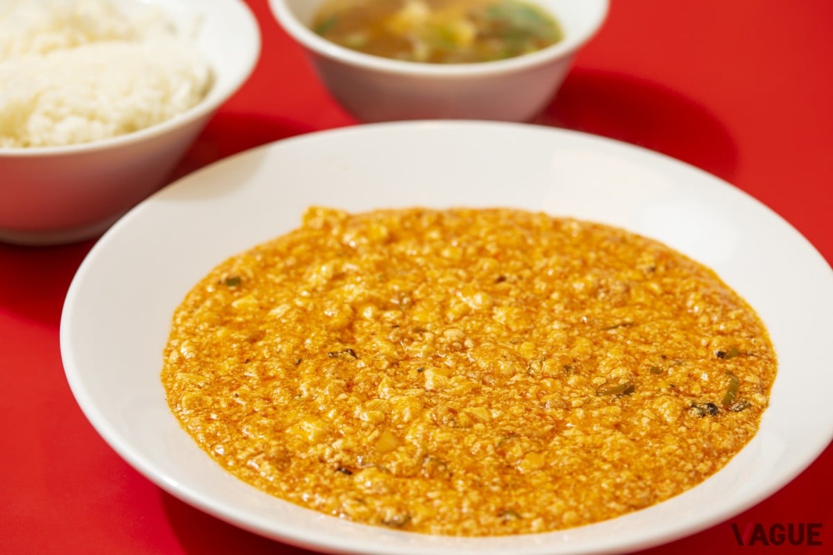 麻婆豆腐1,400円、ランチはライス、スープ付きで1,000円。唐辛子マークは3つ