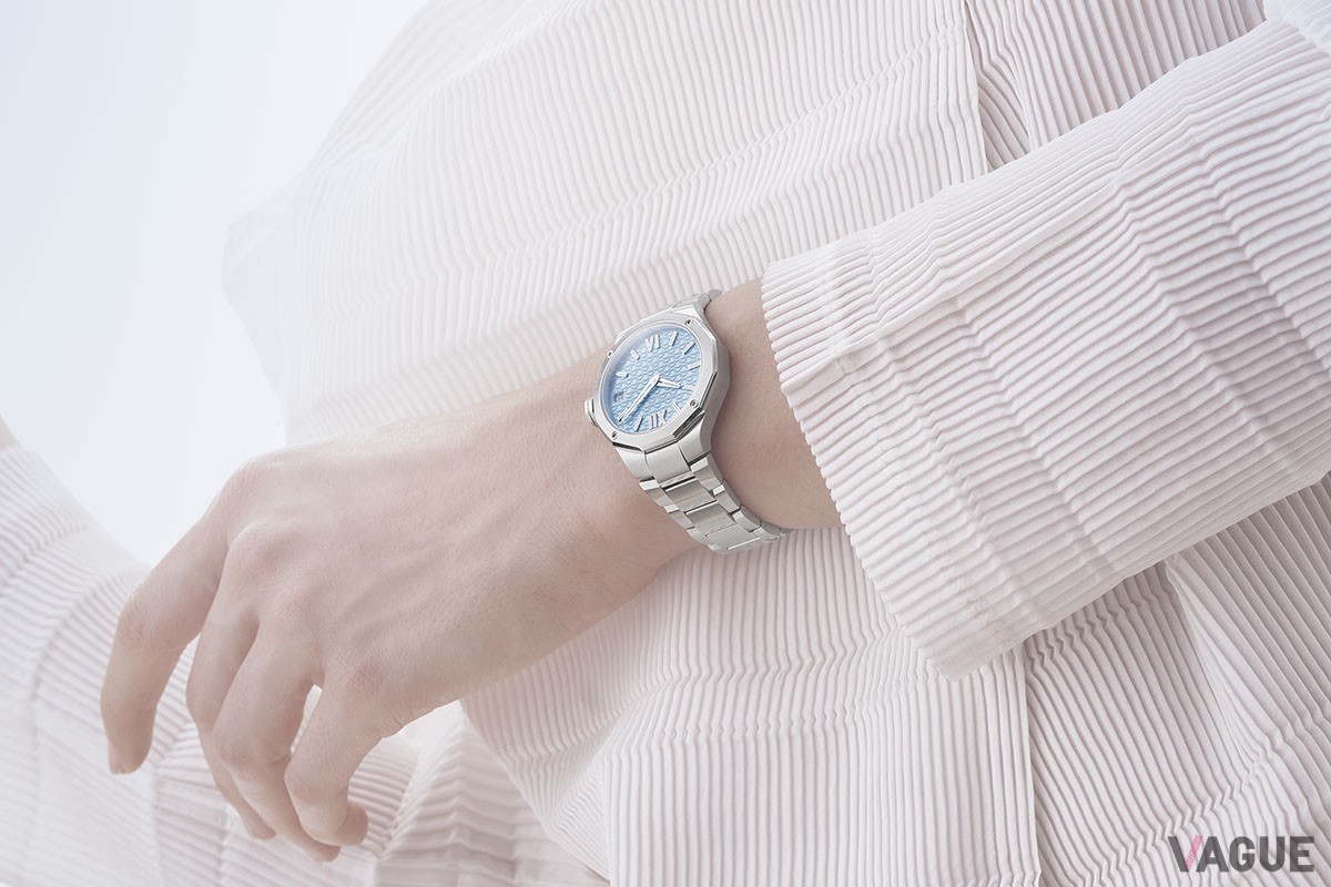 これぞ夏カラーというイメージの「クリアブルー（M0A10811）」