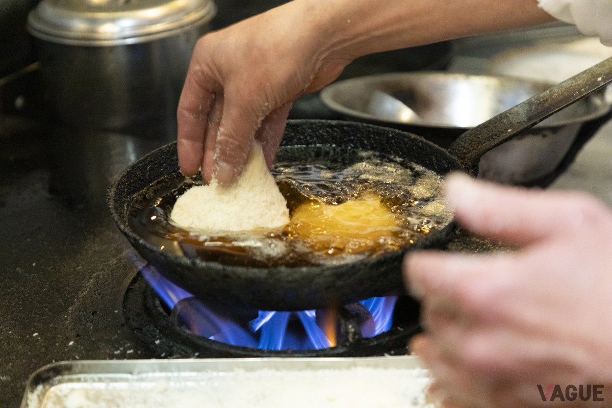 衣は薄め。そっと油の中に落として加熱していく