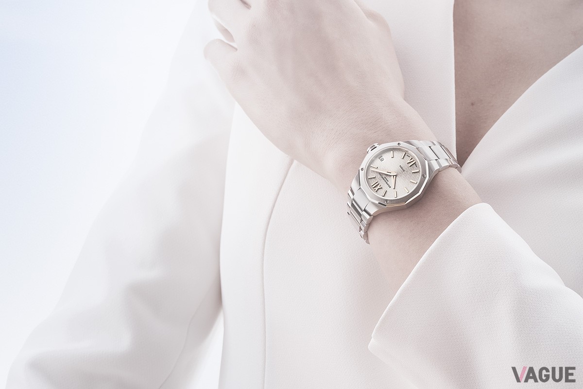 優雅だが汎用性も高そうな「ウォームシルバー（M0A10810）」