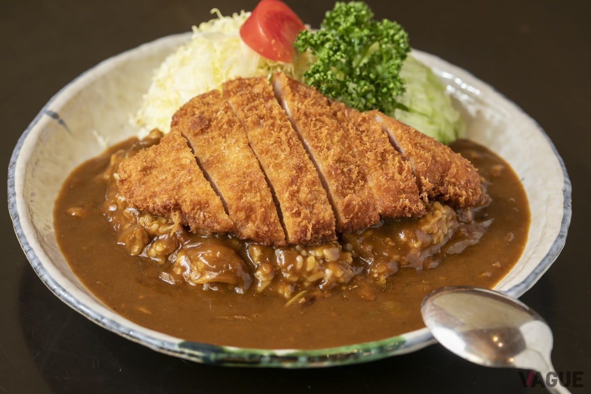 ロースかつカレー2800円。ライスは追加料金なしで大盛りにすることもできる