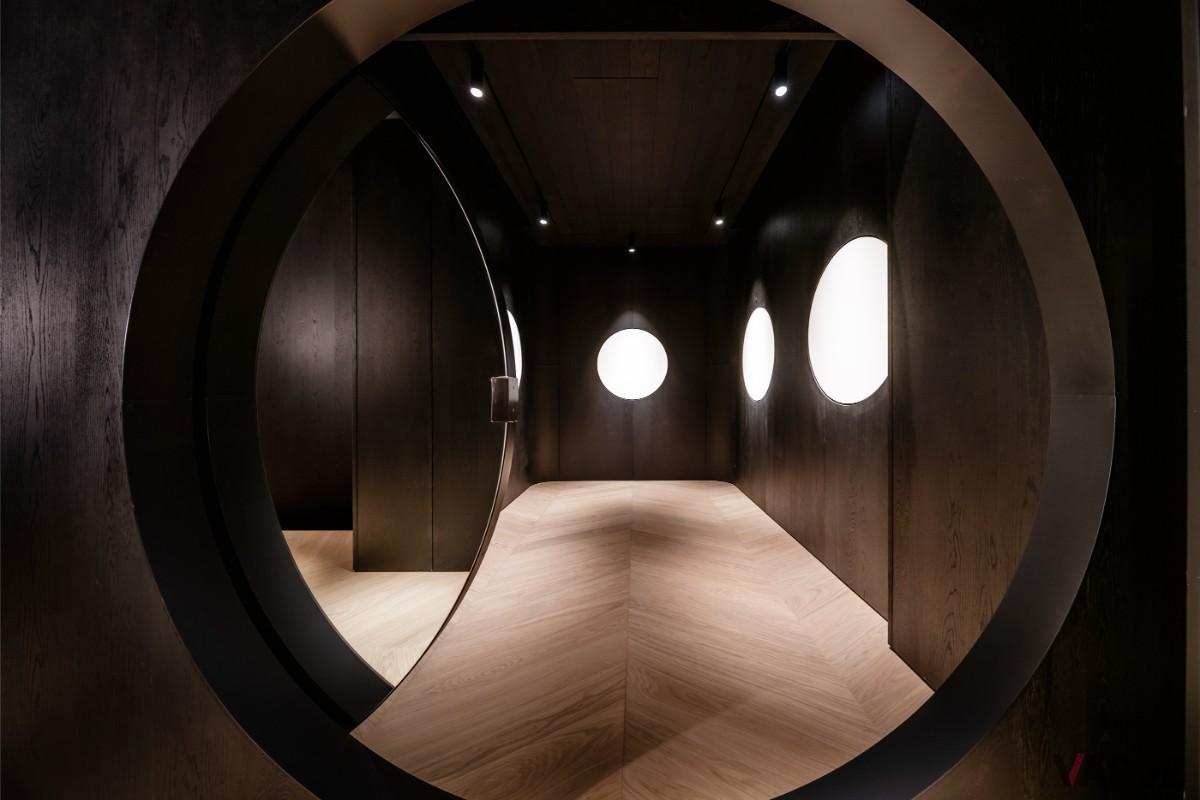 「N°001 MINAMI AOYAMA DESIGNED BY ASTON MARTIN」のインテリア