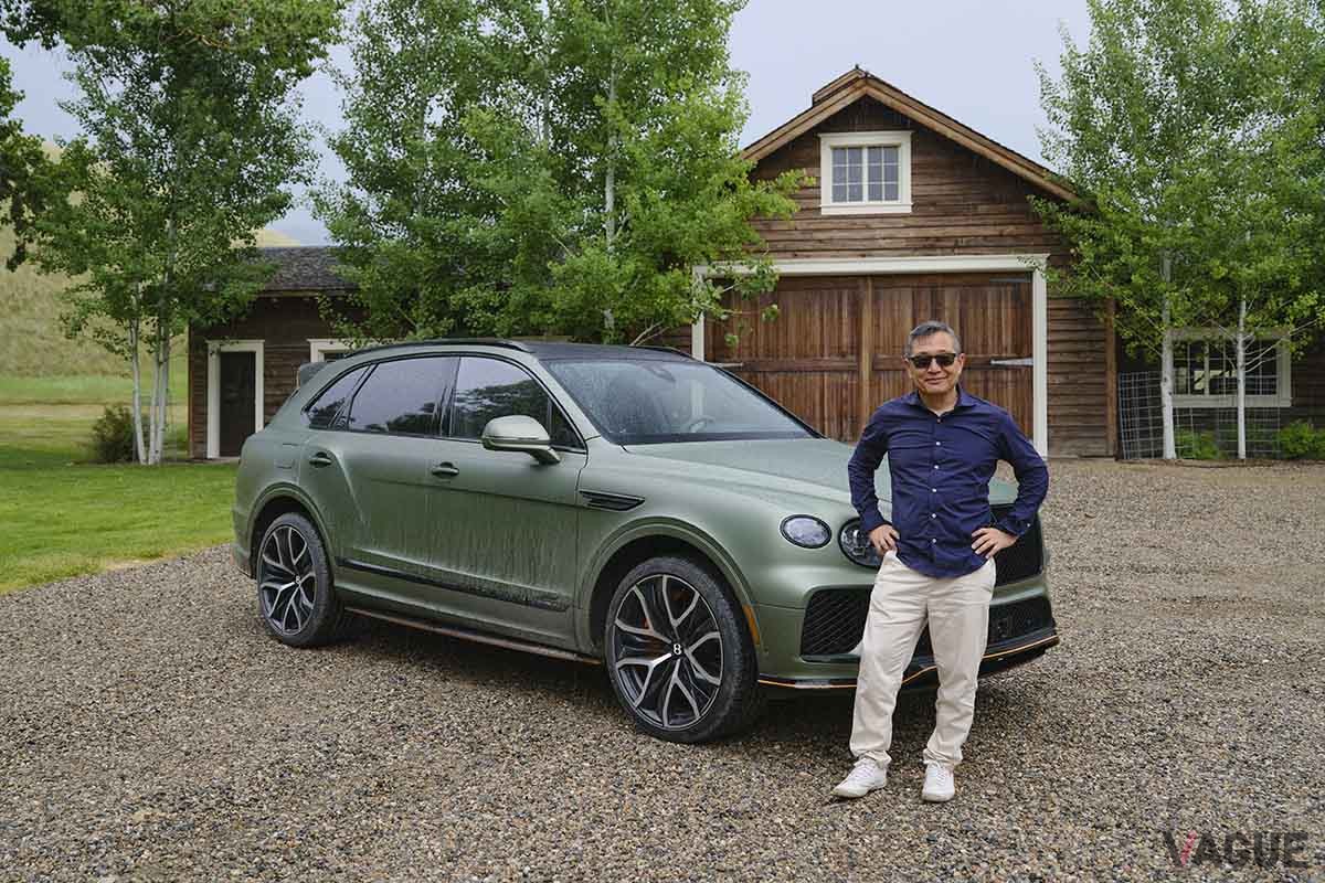 ベントレー新型「ベンテイガ・スピード」と筆者の大谷達也氏