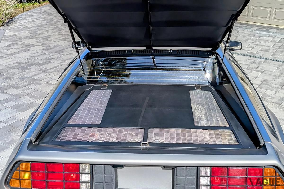 米国オークションに登場、落札された1983年式デロリアン「DMC-12」