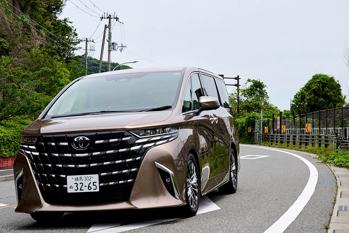 トヨタ、アルファードに乗り一路、兵庫県のはりま天文台を目指す