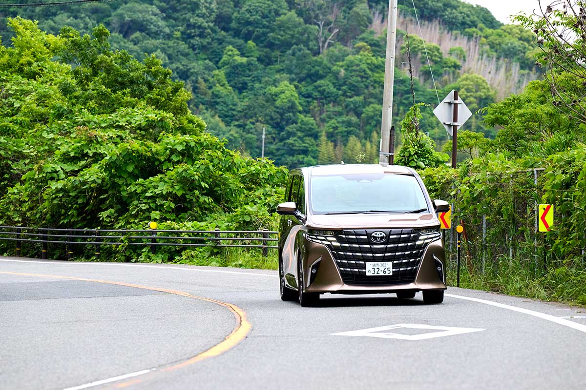 トヨタ、アルファードに乗り一路、兵庫県のはりま天文台を目指す