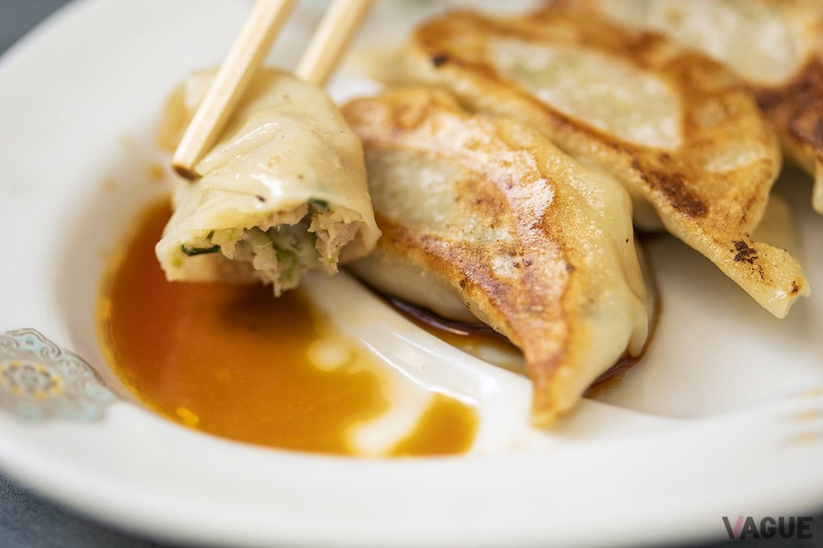 皮は程よい厚みで、野菜と肉のバランスが完璧！　店で食べるのはもちろんだけれど、テイクアウトにして持ち帰りたくなる美味しさ
