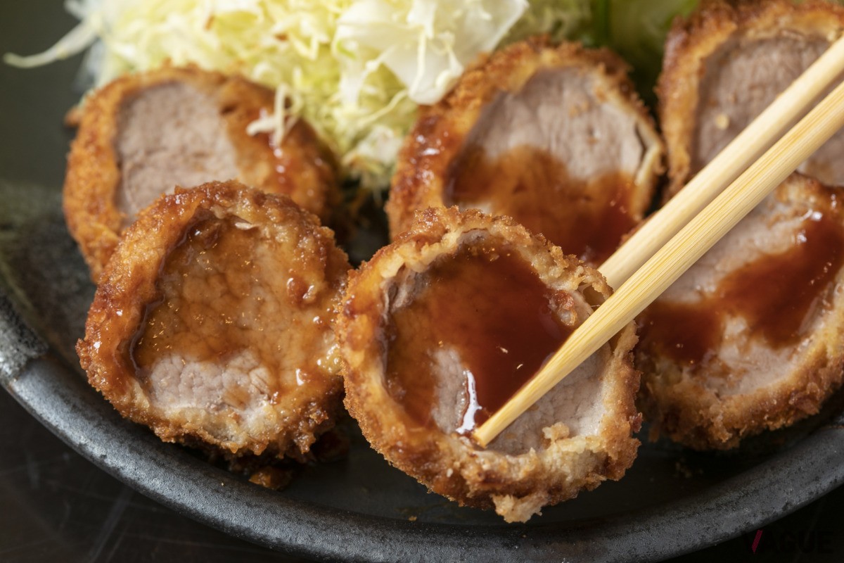 さっぱりとした味わいのソースは店オリジナル。創業時から変わらぬ味を守っている