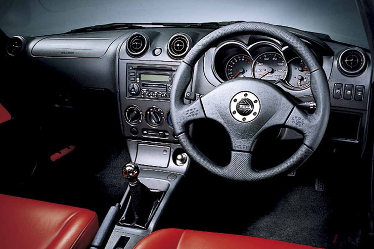 いまから23年前の今日、2002年6月19日に発売されたダイハツ初代「コペン」