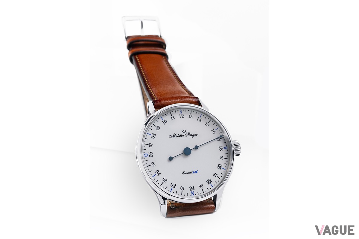 ケースはステンレススチール製でケース径40mm
